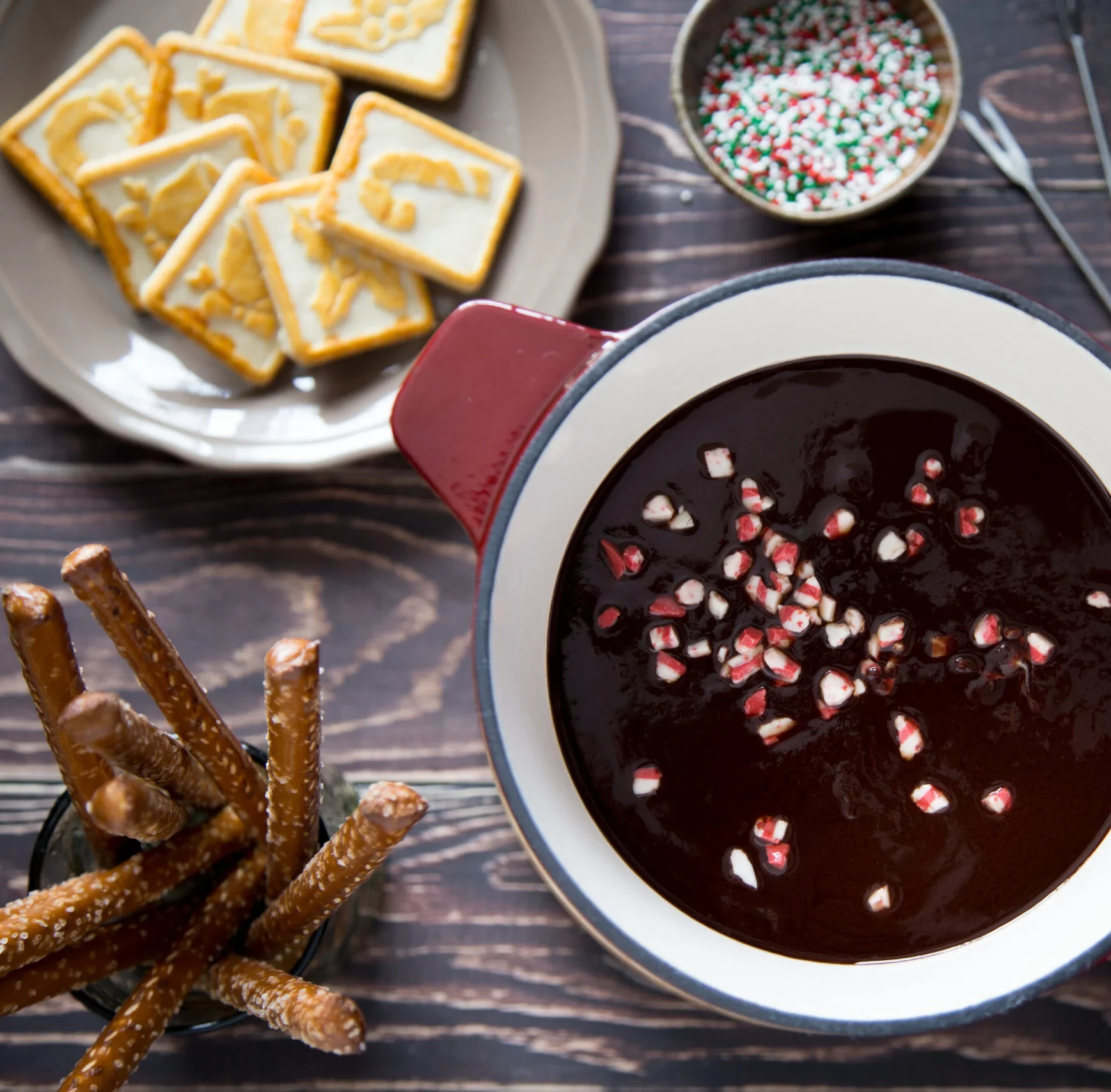 chocolate-peppermint-fondue-photo-scaled